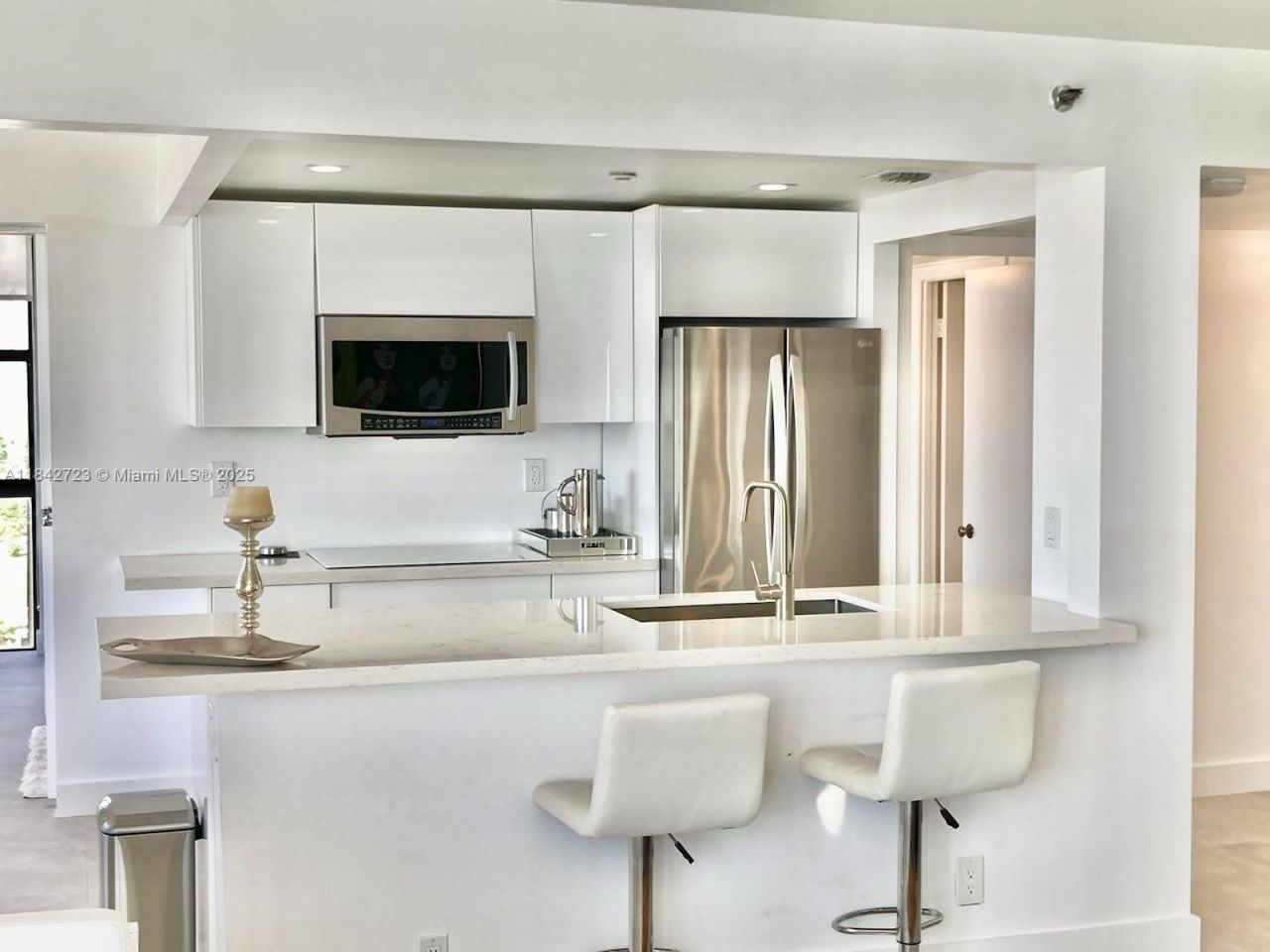 2555 Collins Ave, Unit PH214, Miami Beach, FL 33140 Photo