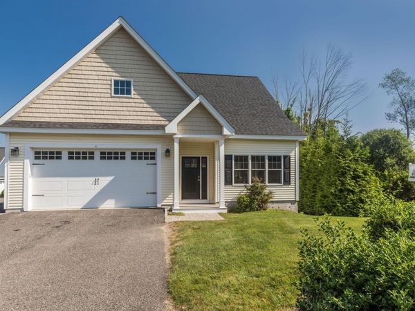 6 Chadwick Circle, Windham, NH 03087