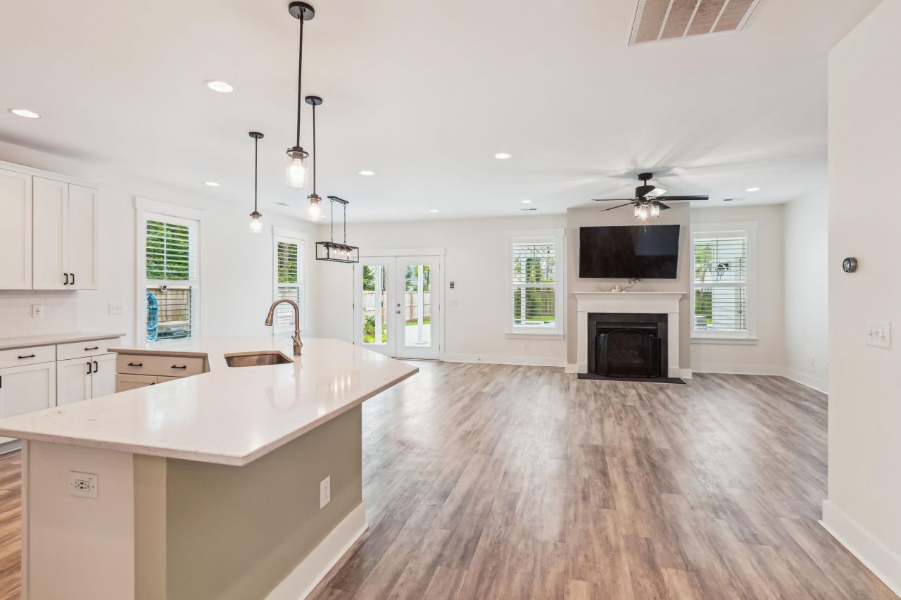 206 Almond Court Photo 9