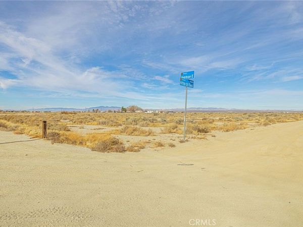 97 Ave Vic Ste, Lancaster, CA 93545