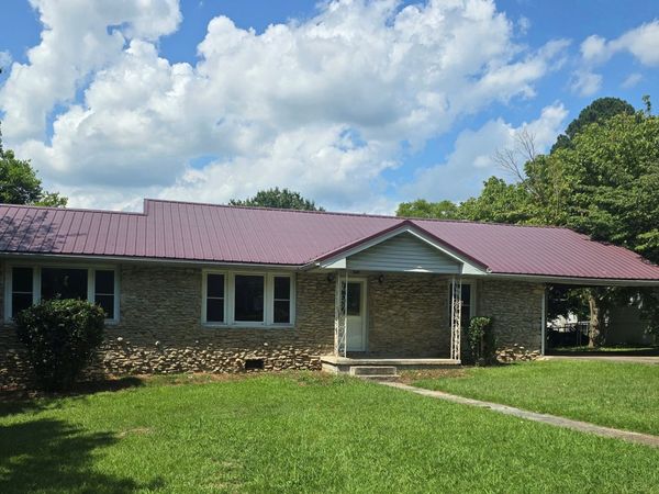 703 Hatcher Dr, Fayetteville, TN 37334