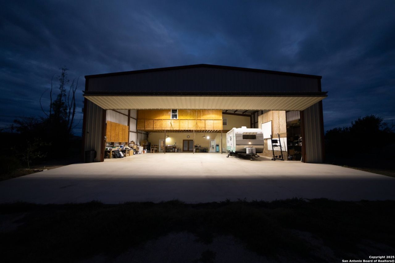 121 Pitts Ln, Marion, TX 78124 Main Photo