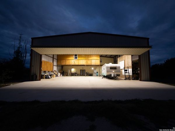 121 PITTS LN, Marion, TX 78124