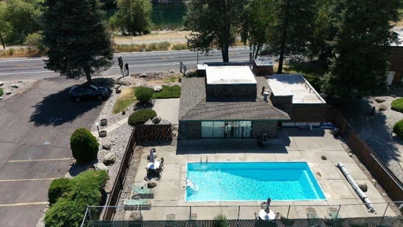 2121 E Upriver Dr, Spokane, WA 99207 Main Photo