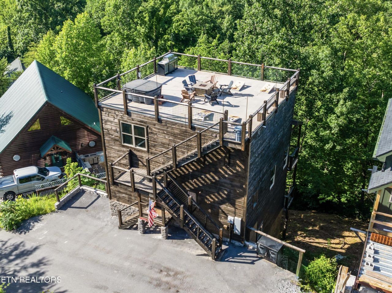 323 Silver Stone Way, Pigeon Forge, TN 37863 Main Photo