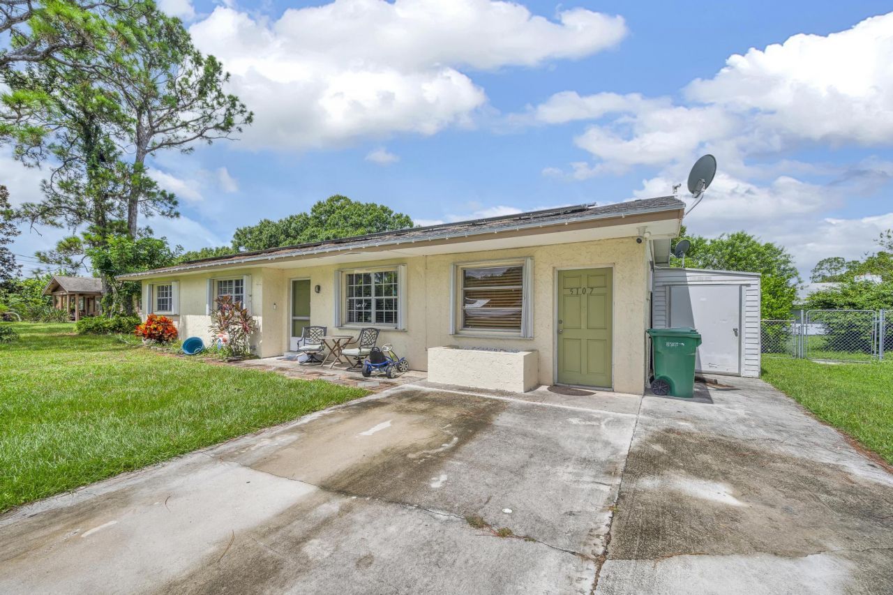 5107 Palm Drive, Fort Pierce, FL 34982 Main Photo