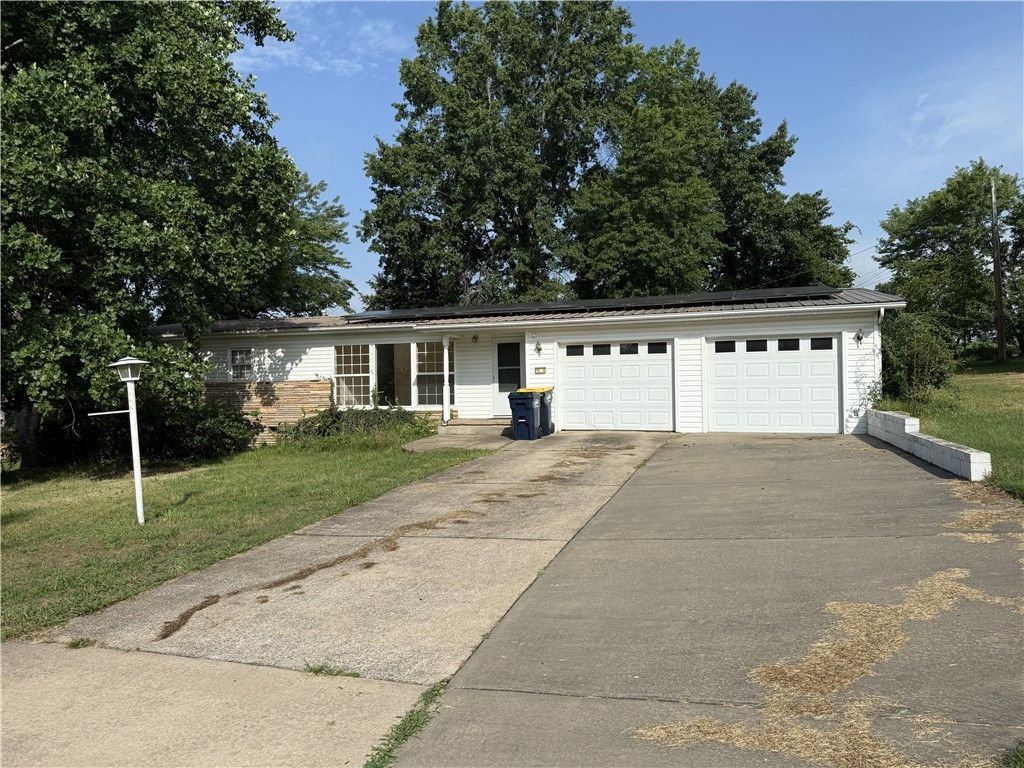 1021 Berry Street, Harrison, AR 72601 Main Photo