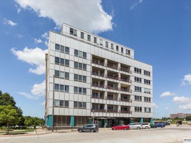 3000 Farnam Street, Unit 4H, Omaha, NE 68131