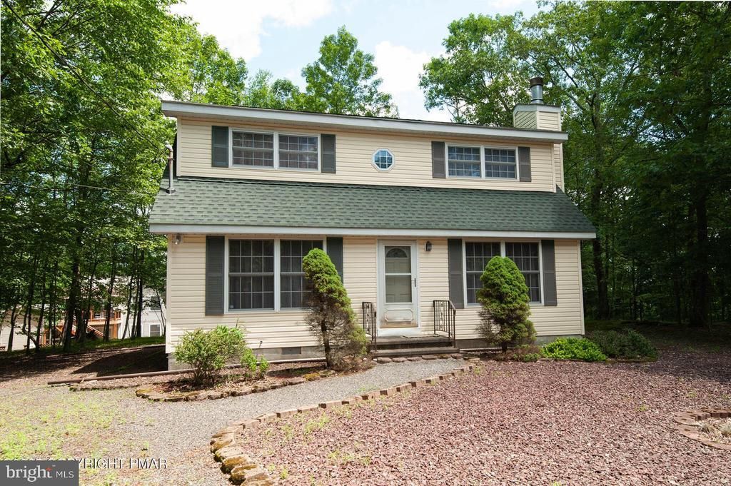 3216 CARLISLE COURT, BUSHKILL, PA 18324