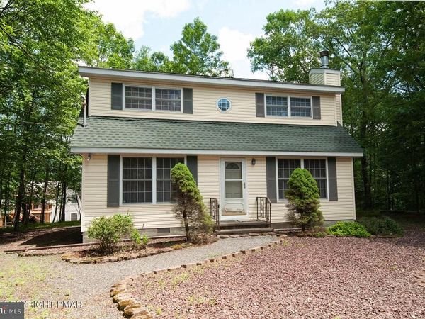 3216 CARLISLE COURT, BUSHKILL, PA 18324