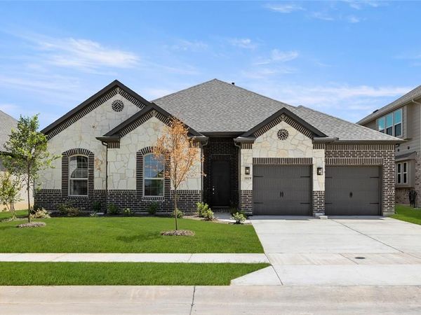 1019 Moss Grove Trail, Justin, TX 76247
