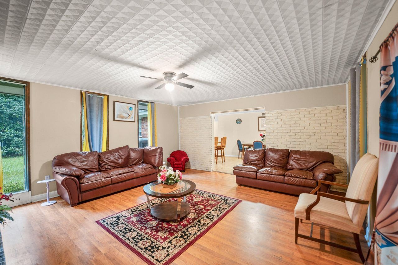 1507 Ivy Lane Photo 14