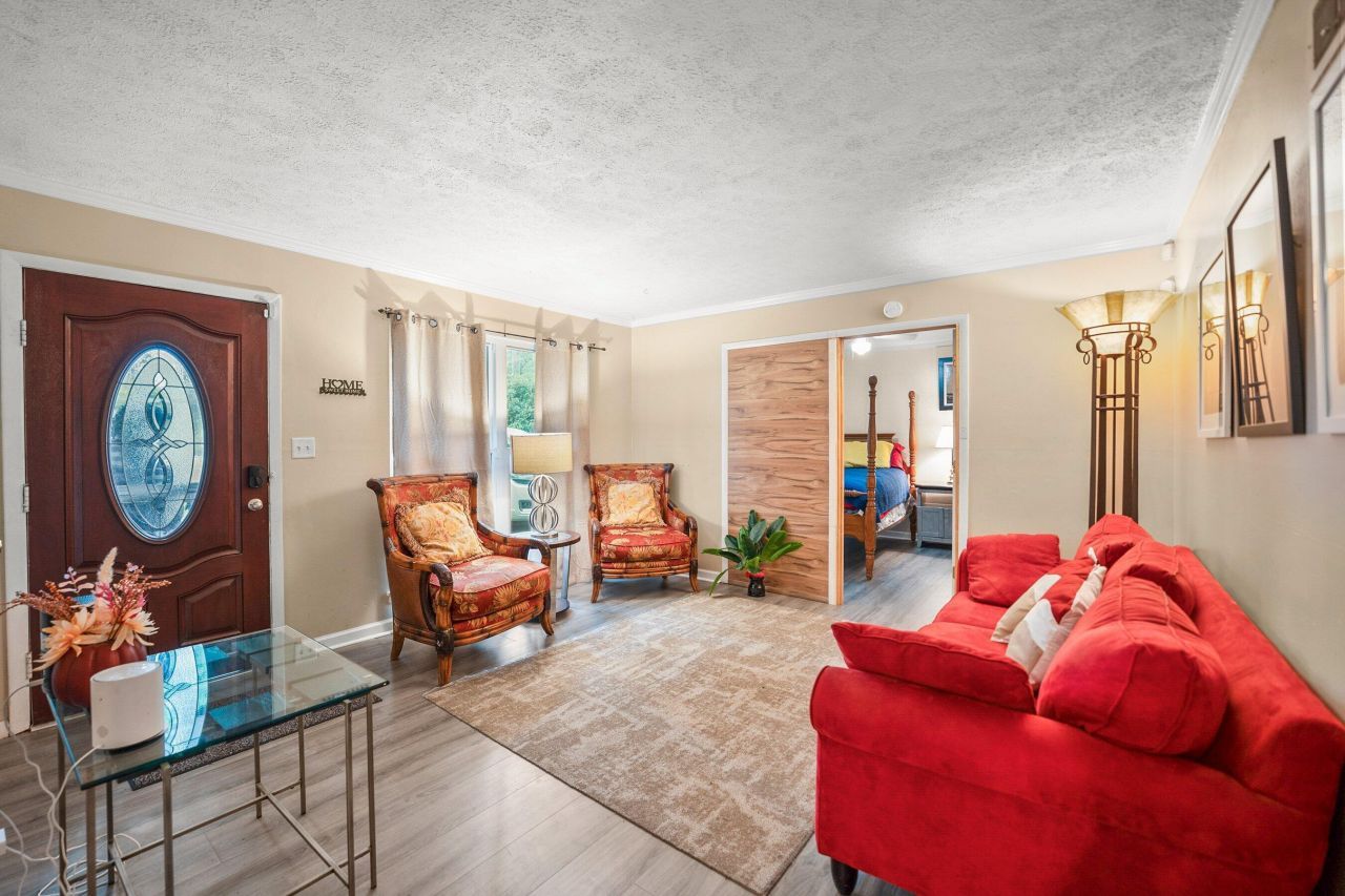 1507 Ivy Lane Photo 4