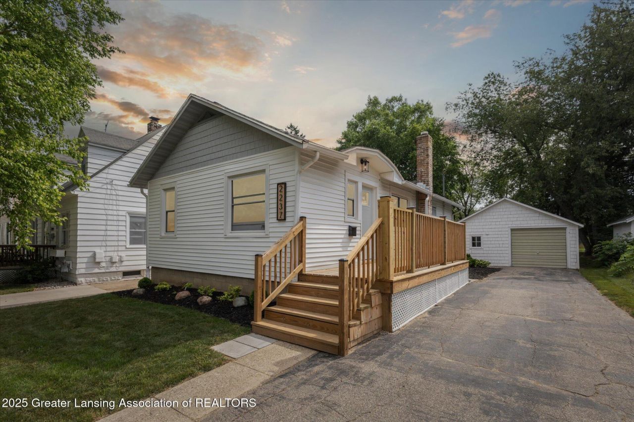 2237 Sunnyside Avenue, Lansing, MI 48910 Main Photo