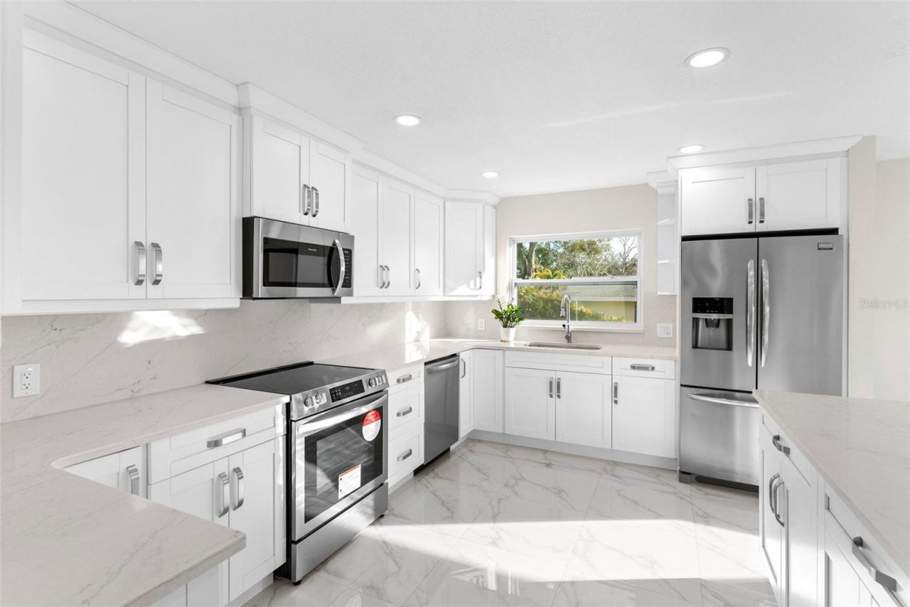 316 Shore Drive E, Oldsmar, FL 34677 Photo