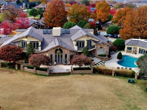 9 S Clubhouse Drive, Rogers, AR 72758