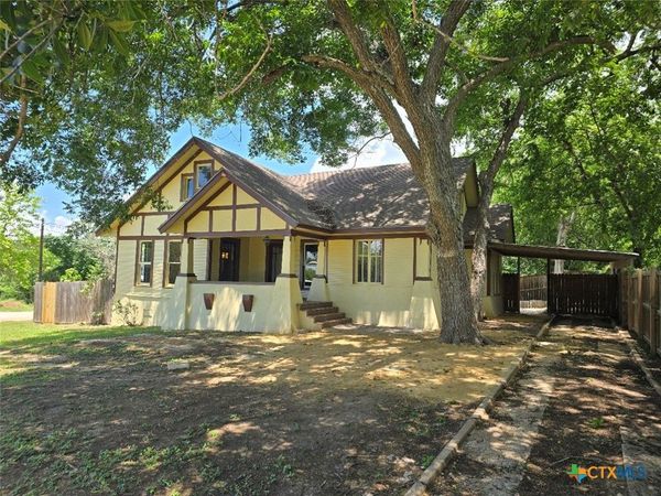 144 W Wallace Street , Gonzales, TX 78629