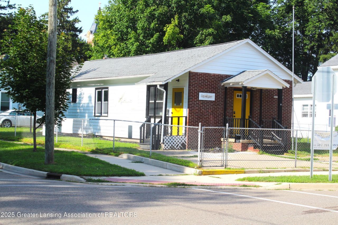 216 W Lovett Street, Charlotte, MI 48813 Main Photo
