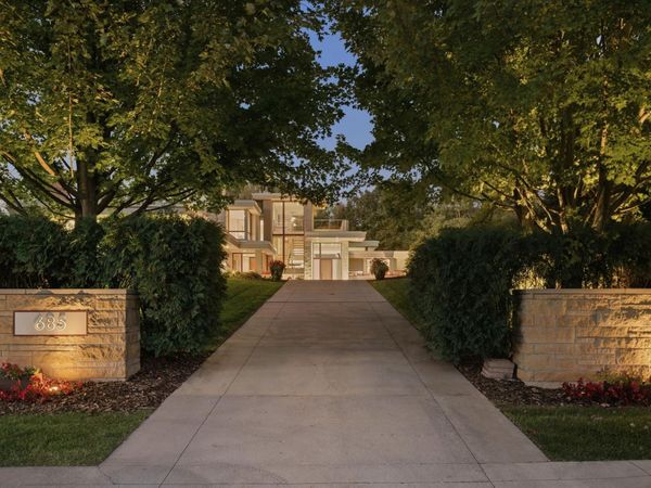 685 Hidden Creek Trail, Mendota Heights, MN 55118