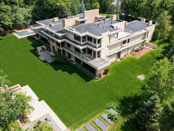 685 Hidden Creek Trail, Mendota Heights, MN 55118