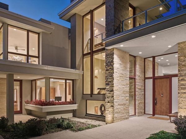 685 Hidden Creek Trail, Mendota Heights, MN 55118