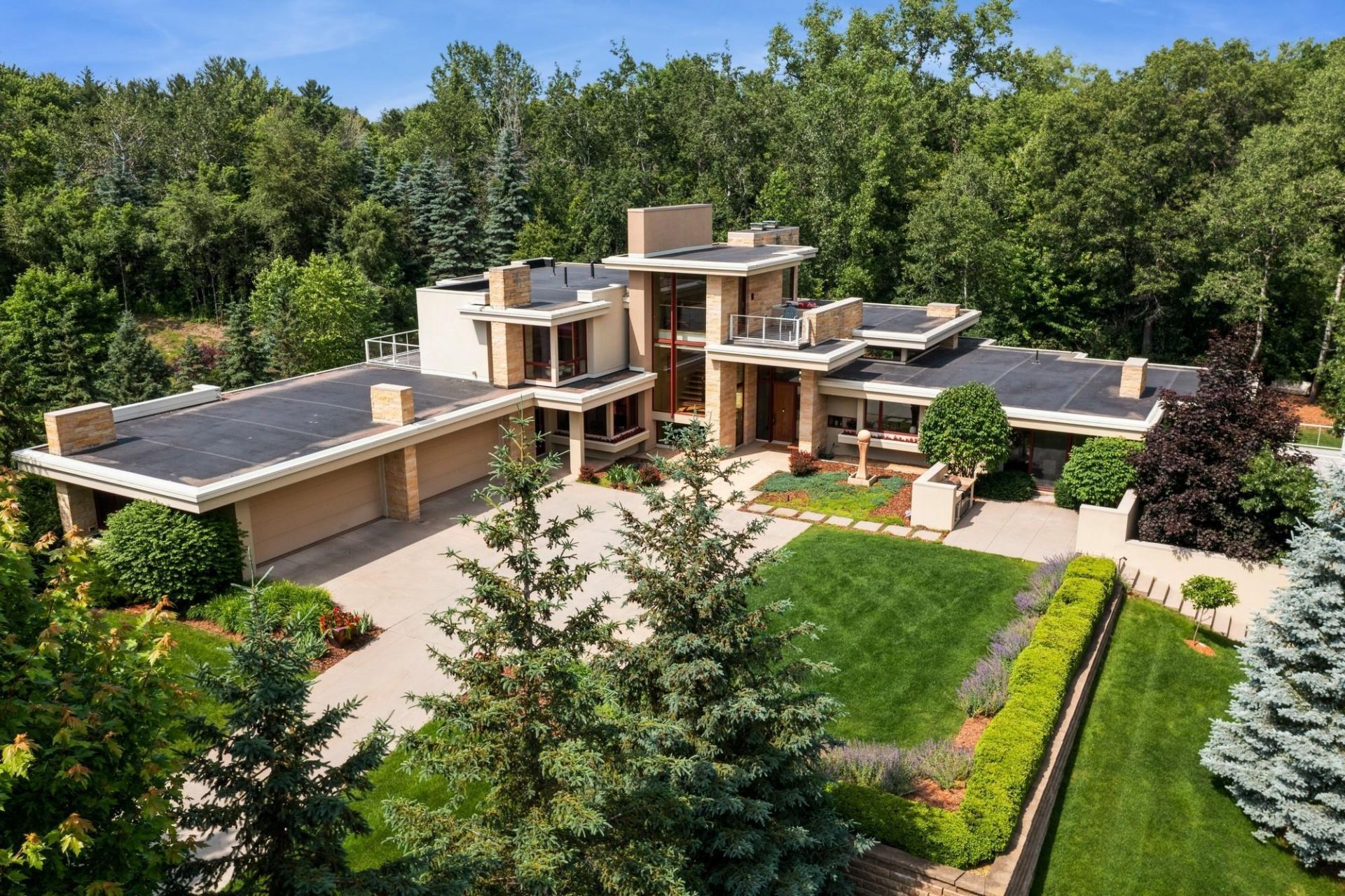 685 Hidden Creek Trail, Mendota Heights, MN 55118