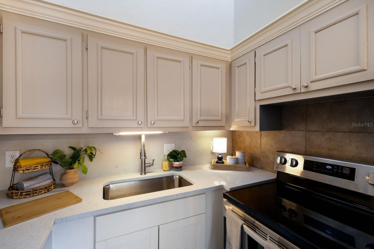 500 N Jefferson Avenue, Unit H1, Sarasota, FL 34237 Photo