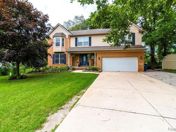 8314 Mill Pointe Court, Goodrich Vlg, MI 48438
