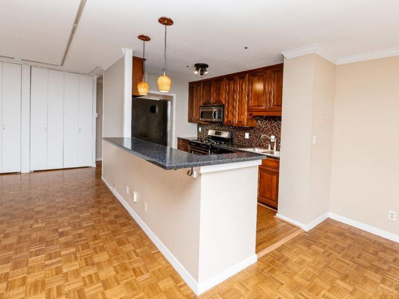 2324 Madison Road, Unit 1404, Cincinnati, OH 45208 Photo 11