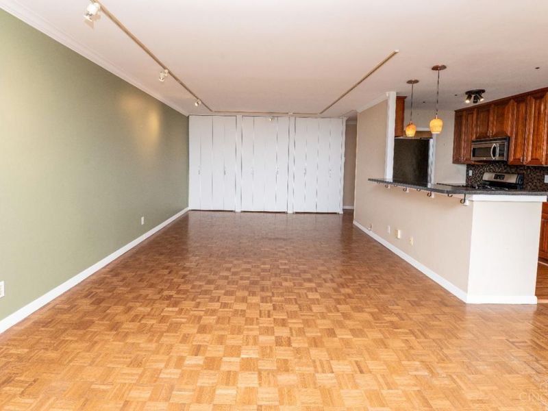 2324 Madison Road, Unit 1404, Cincinnati, OH 45208 Photo 8
