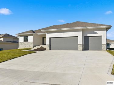 9808 Overland Trail, Papillion, NE 68046