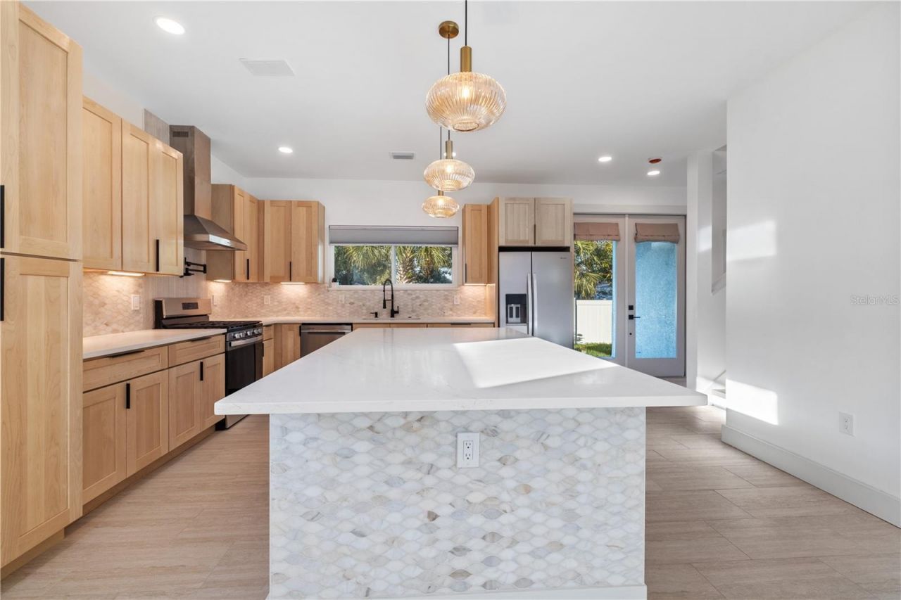 2727 W Chestnut Street, Tampa, FL 33607 Photo