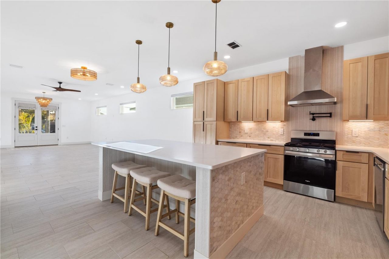 2727 W Chestnut Street, Tampa, FL 33607 Photo