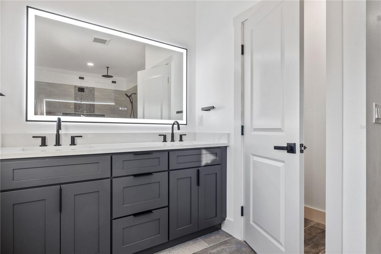 2727 W Chestnut Street, Tampa, FL 33607 Photo