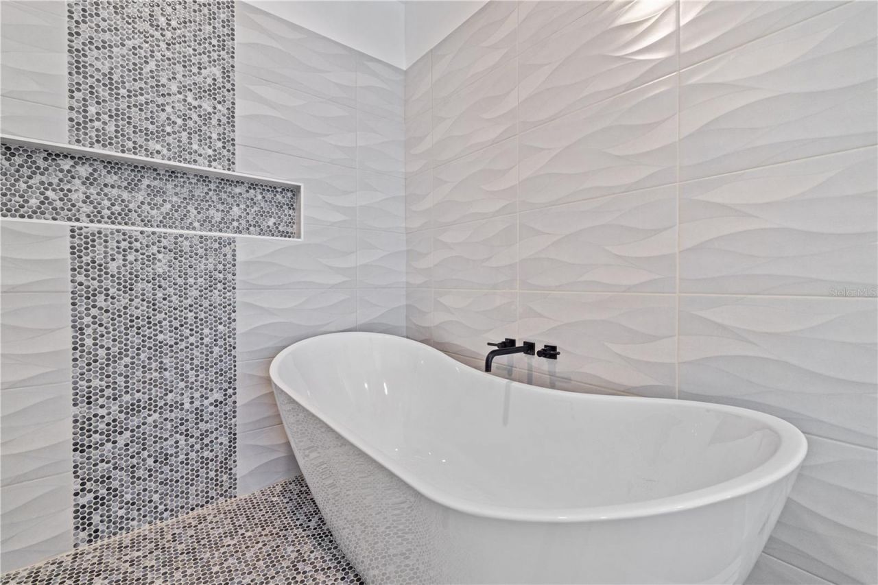 2727 W Chestnut Street, Tampa, FL 33607 Photo