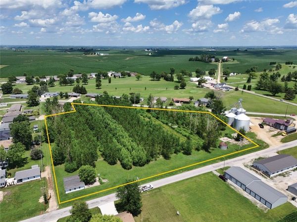 98 1st St., Lowden, IA 52255