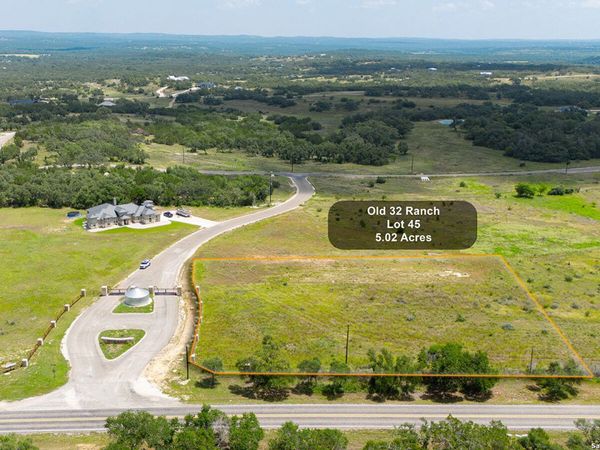 813 Old 32 Crossing, Blanco, TX 78606