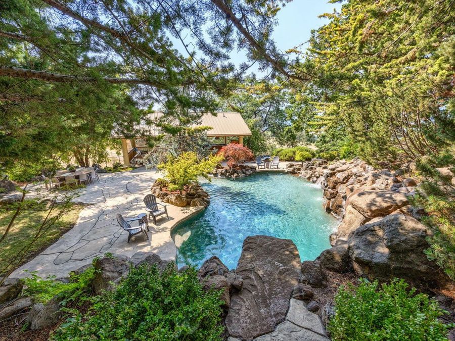 Property Image 100
