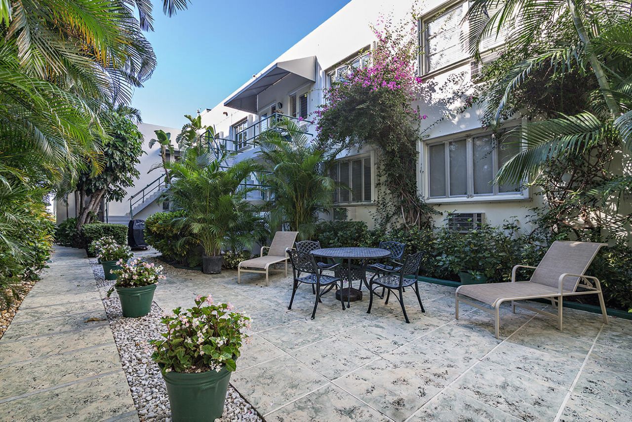 381 S Lake Drive, Unit 8, Palm Beach, FL 33480 Photo