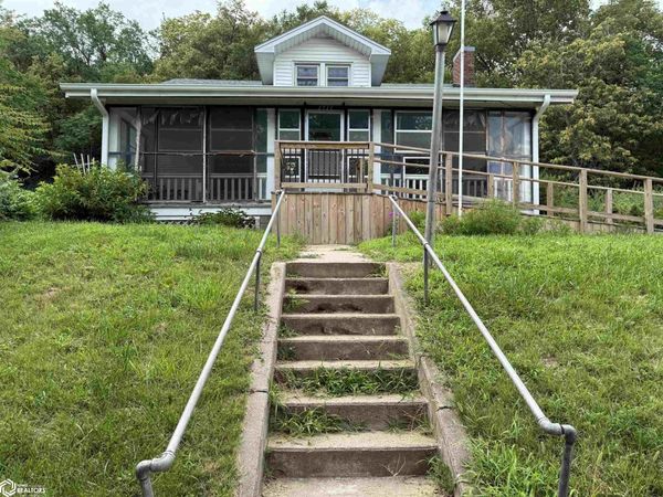 1711 Bluff Street, Hamburg, IA 51640