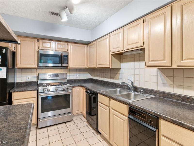 1316 Cedarwood Drive, Unit D3, Westlake, OH 44145 Photo 8