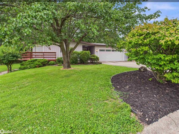 1707 Park View Heights, Keokuk, IA 52632