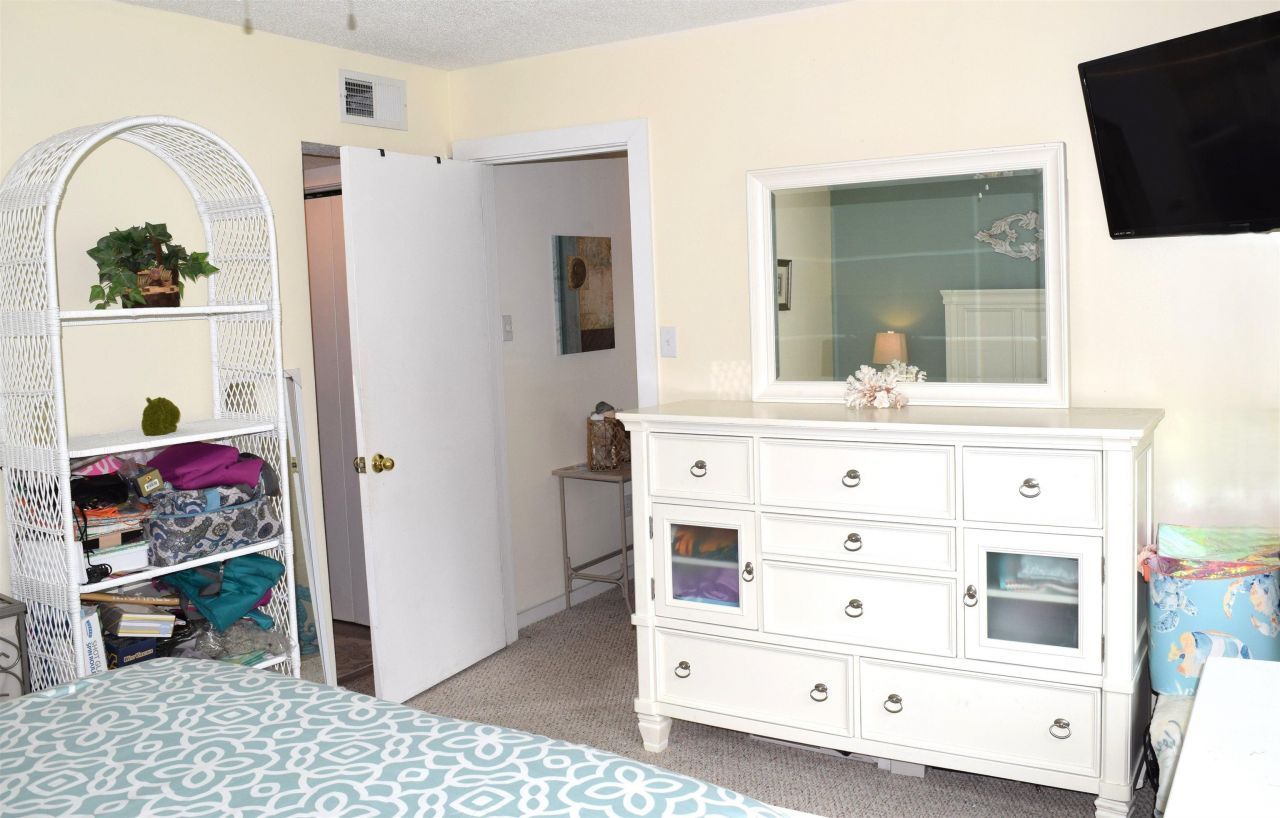 9661 Shore Dr. Photo 22