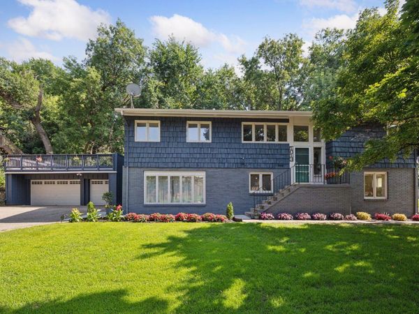 1013 Kenwood Parkway, Minneapolis, MN 55403
