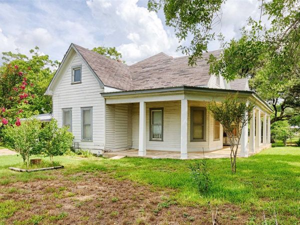 705 Baumgarten ST, Schulenburg, TX 78956