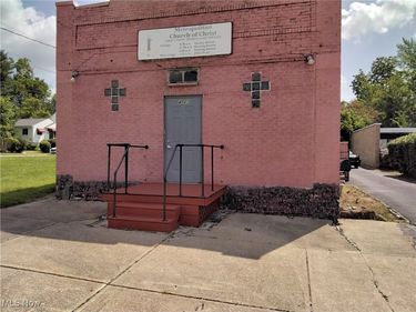 4563 Lee Road, Cleveland, OH 44128