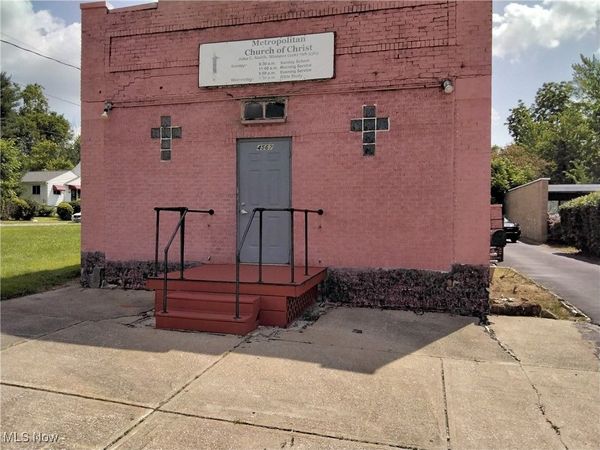 4563 Lee Road, Cleveland, OH 44128