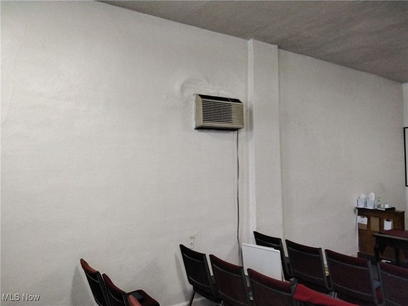 4563 Lee Road, Cleveland, OH 44128 Photo 28