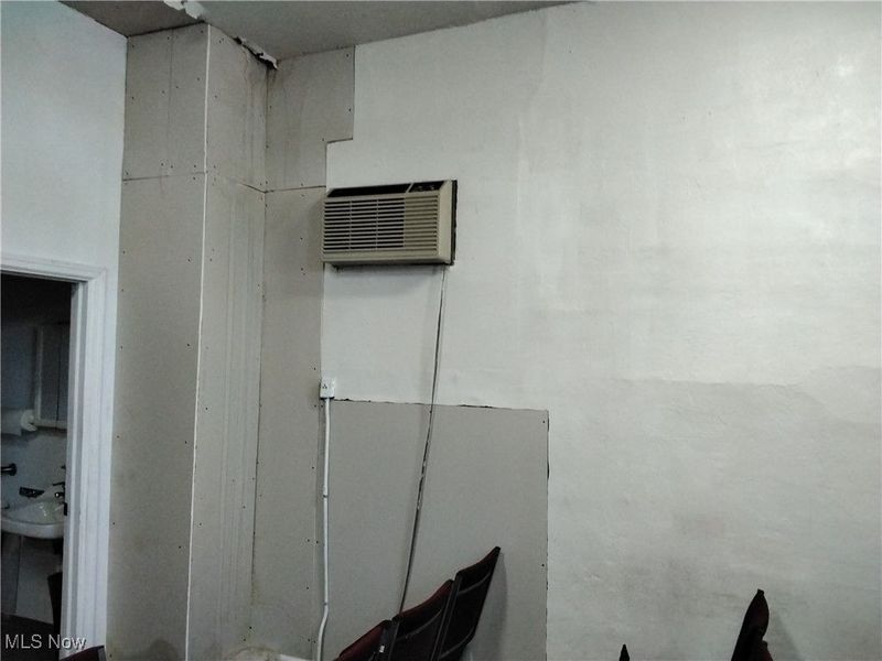 4563 Lee Road, Cleveland, OH 44128 Photo 29