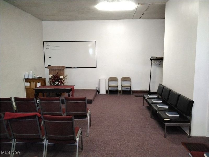 4563 Lee Road, Cleveland, OH 44128 Photo 32